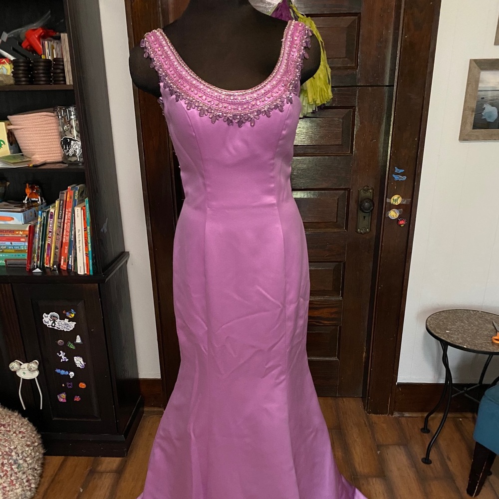 Madison James 16-317. Size 6 NWT